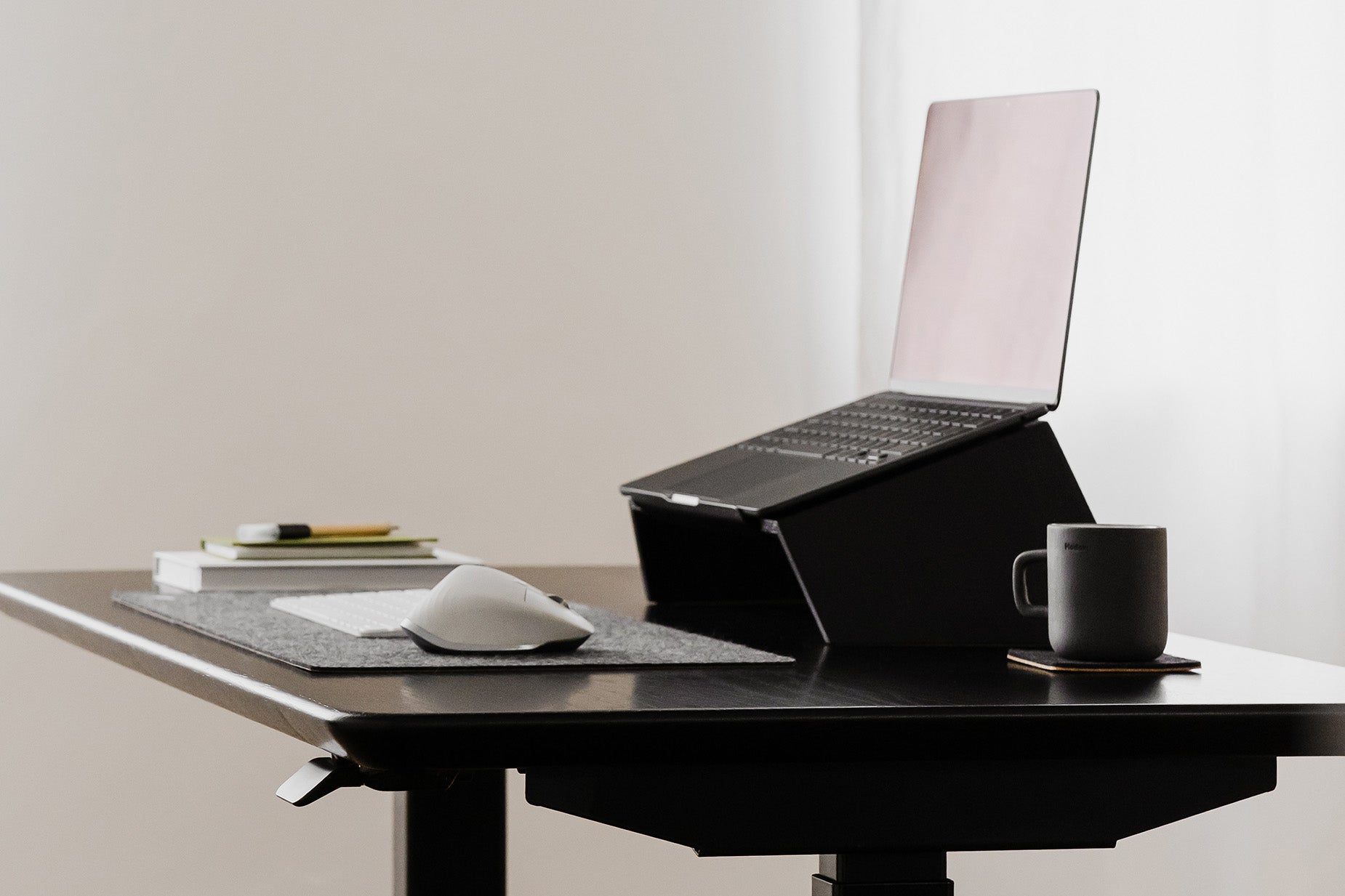 Slopi Laptop Stand